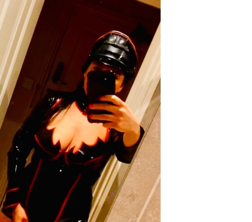 Escorts Hertfordshire St. Albans - Photos for Mistress Medusa WS-BDSM-DOMINATION