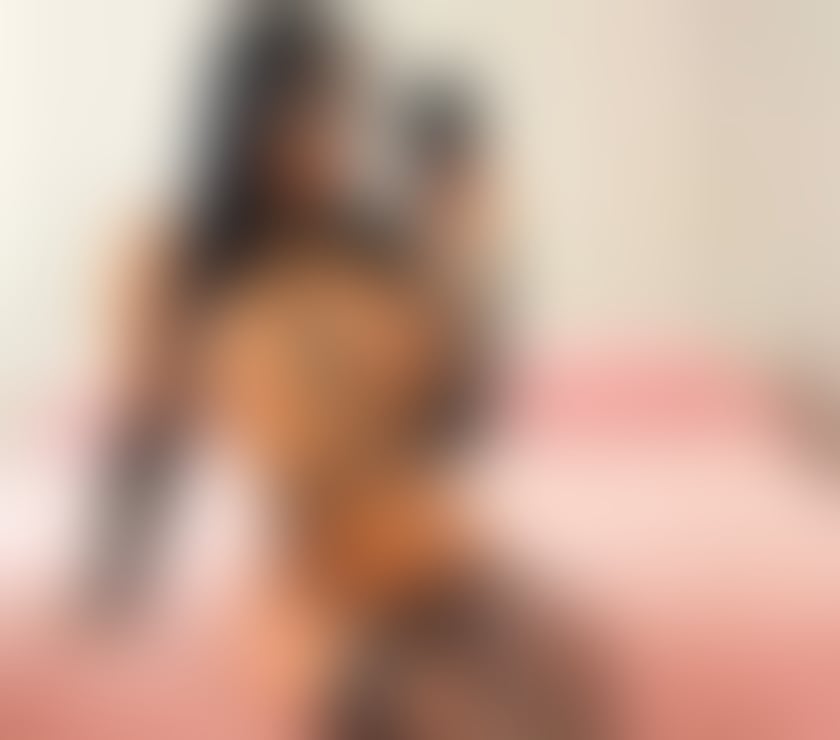 Escorts Canford Cliffs Bournemouth, Christchurch and Poole - Photos for I have an irresistible smile and the nicest ass !