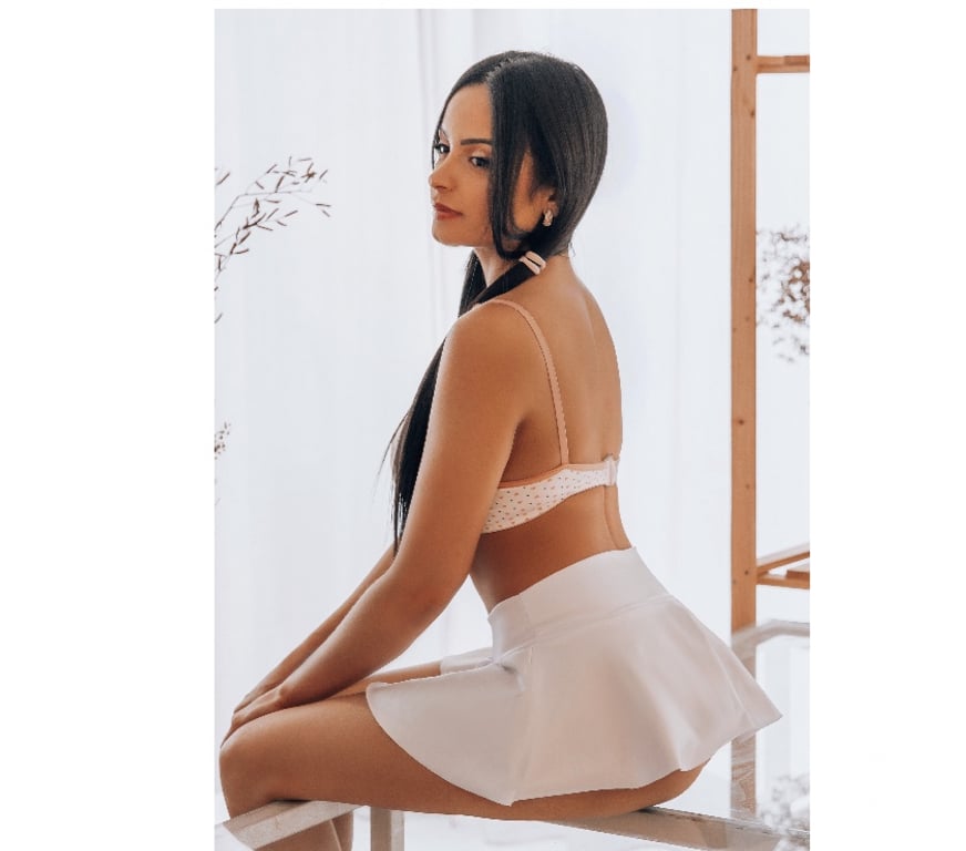 Escorts East London Canary Wharf - East London - Photos for Lêle small girl 🔥 Party 🔥 sweet 🥰 Slim 🧡