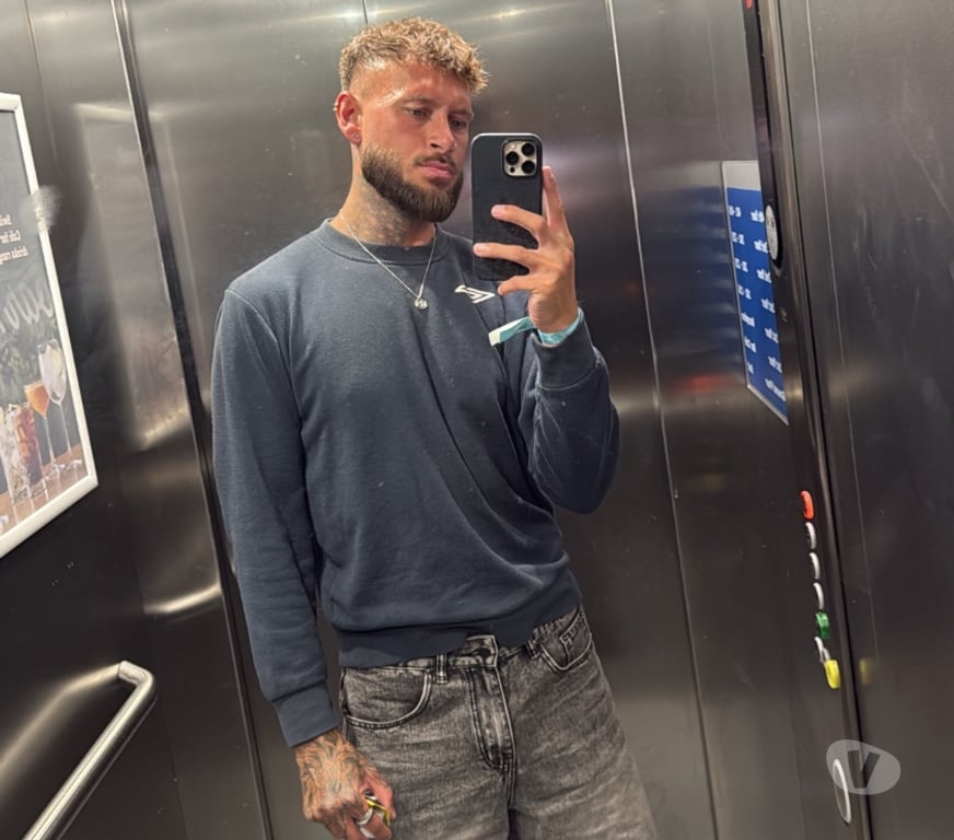  Gay massage Surrey Guildford - Photos for Energetic kind and full of life