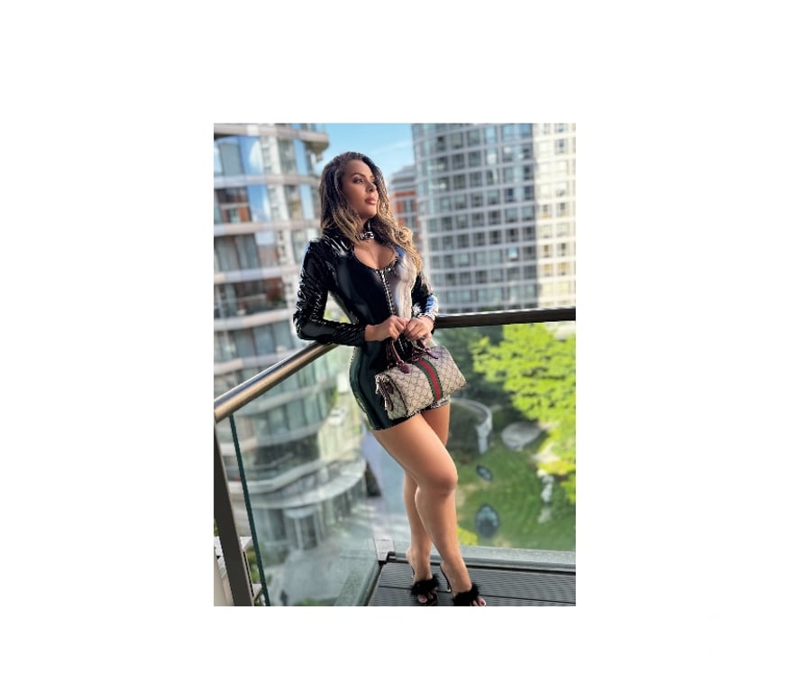 Escorts West London Hammersmith - West London - Photos for Big booty, bright smile, and warm Brazilian energy.