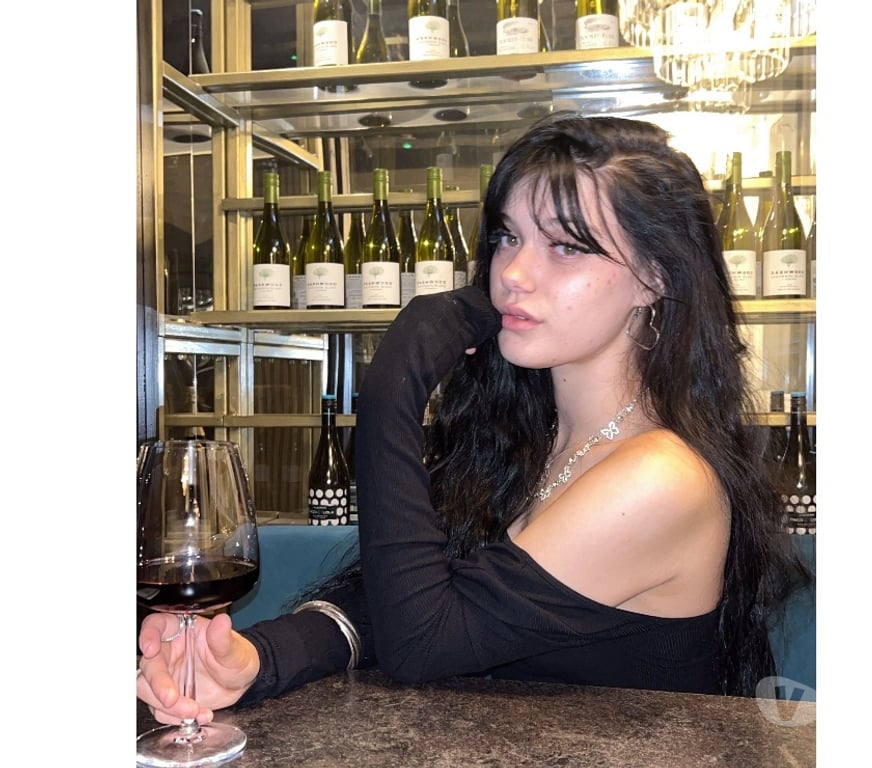 Adult Entertainment Derbyshire Derby - Photos for 💕naughty tiny 5’0 18 green eyes and black hair ;) 💕