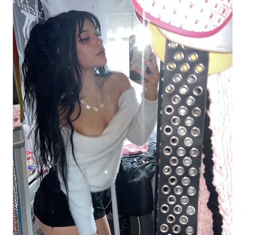 Adult Entertainment Derbyshire Derby - Photos for πΈ5β2 18 black hair and green eyes (; πΈbook now πΈ