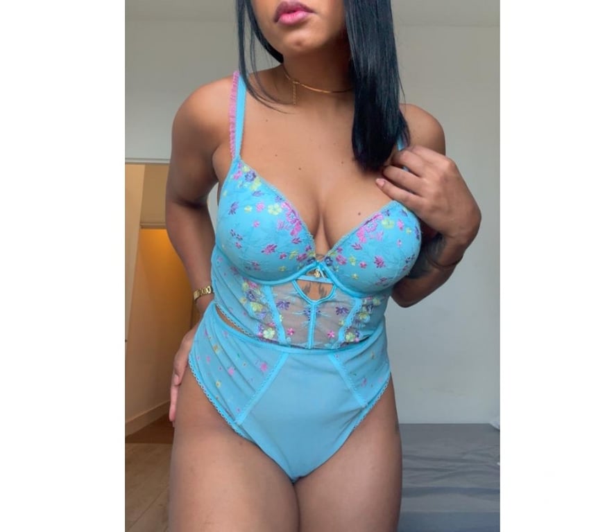 Escorts West London Hillingdon - Photos for I'm Julia - your NEW party brunette girl on the town ✨