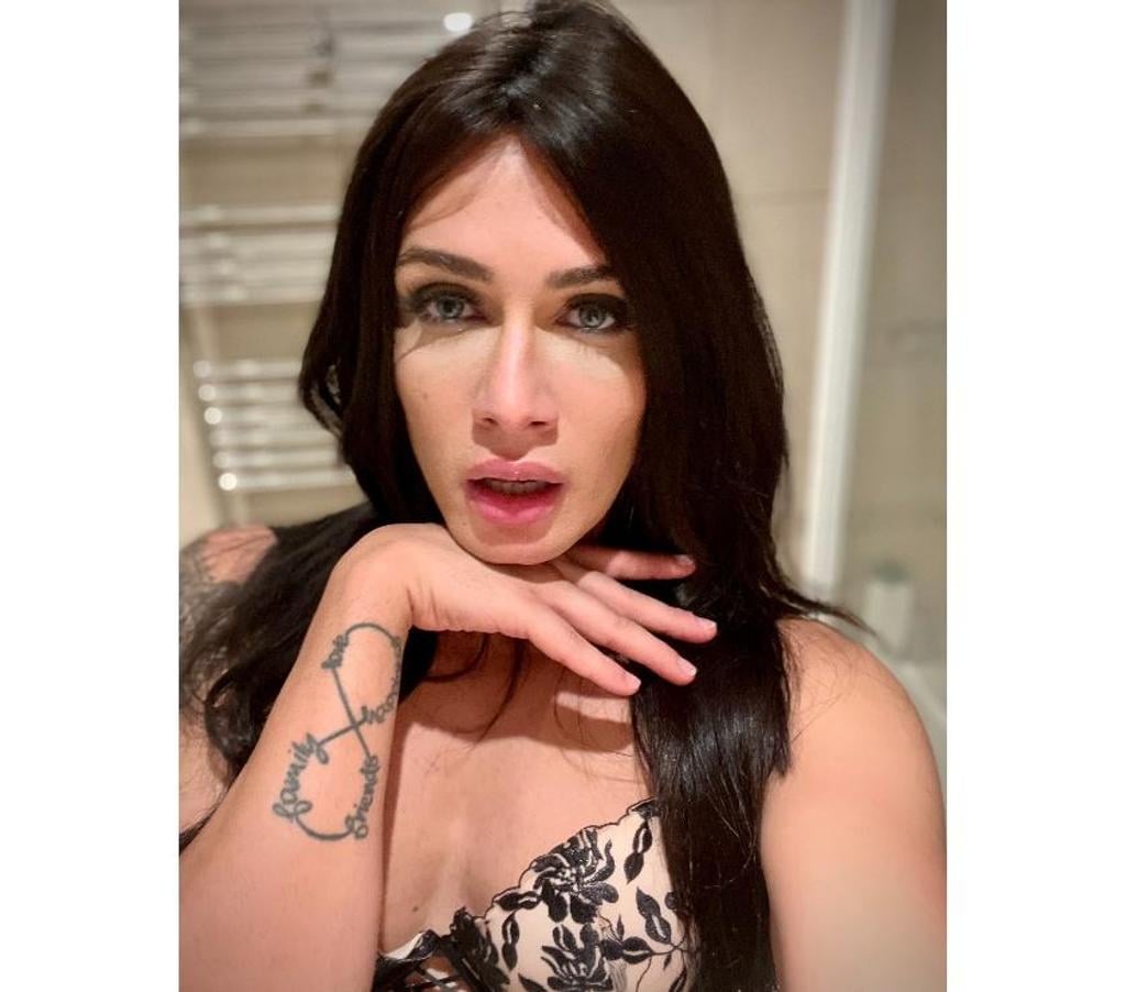 Trans Escorts West Sussex Crawley - Photos for TS RAPHAELLA XXL HOT PARTY IN CRAWLEY SOUTHGATE