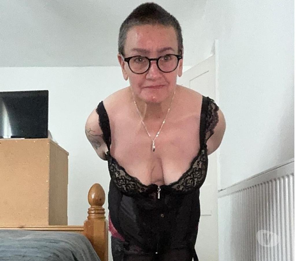 Escorts West Yorkshire Leeds - Photos for I MIGHT BE OLD AND NOT BE PRETTY BUT IM DAMNED GOOD