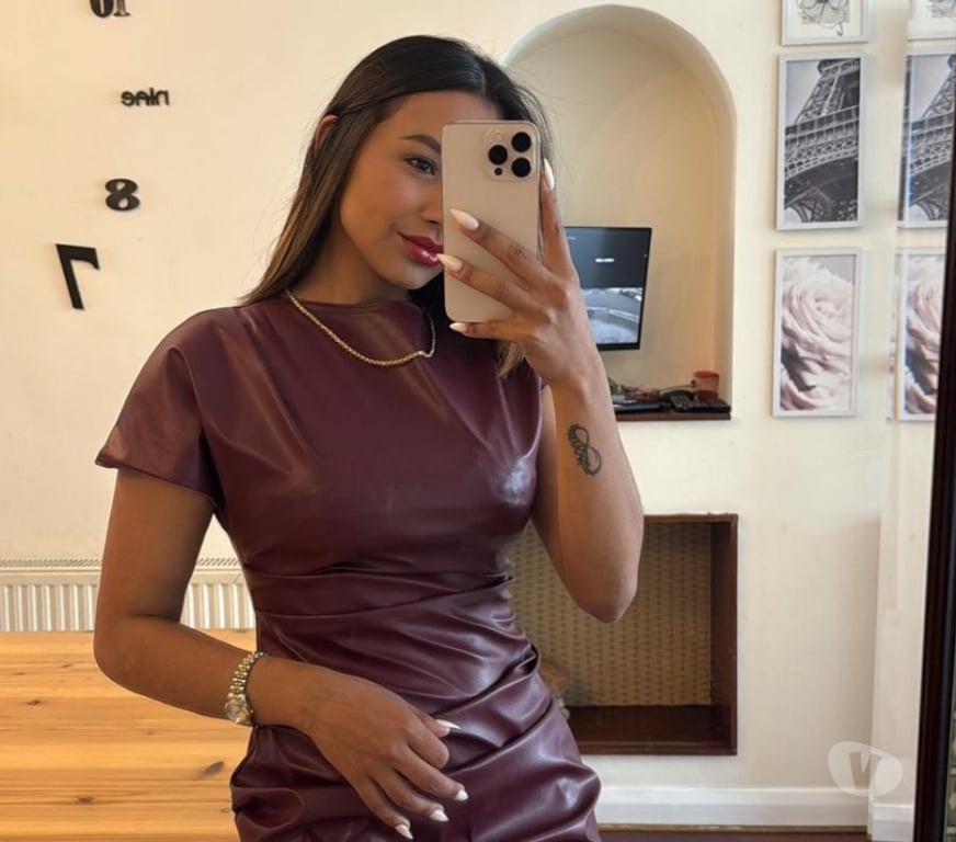 Escorts Kent Ashford - Photos for Luna Brunette with beautiful and 100% natural breasts!!!