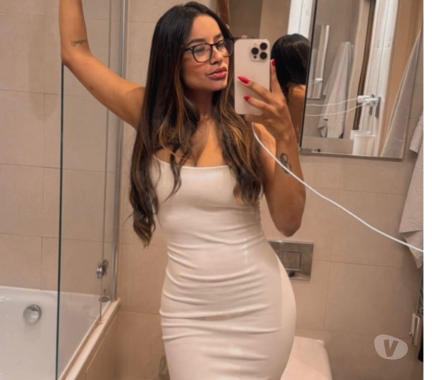 Escorts Kent Ashford - Photos for Luna Brunette with beautiful and 100% natural breasts!!!