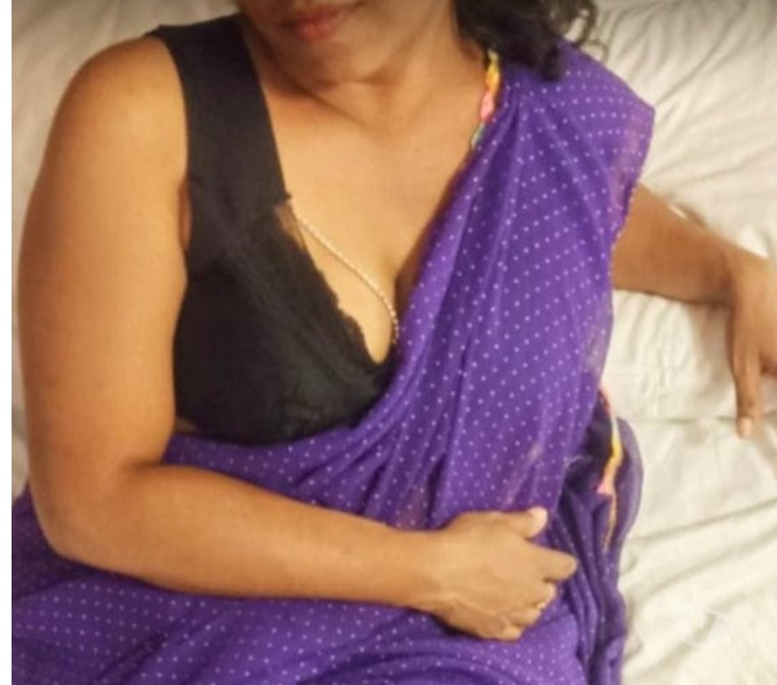 Escorts East London Walthamstow Central Station - East London - Photos for Amazing sexy fun indian rani new - Walthamstow central stati