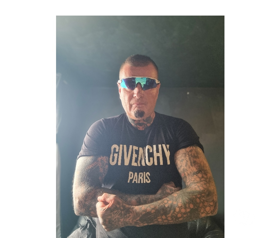 adult personals West Yorkshire Bradford - Photos for MATURE MAN OFFERS NAUGHTY BEDROOM FUN