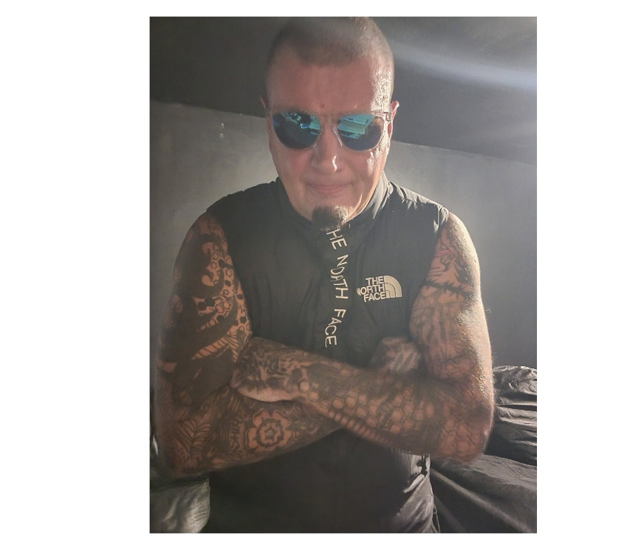 adult personals West Yorkshire Bradford - Photos for MATURE MAN OFFERS NAUGHTY BEDROOM FUN