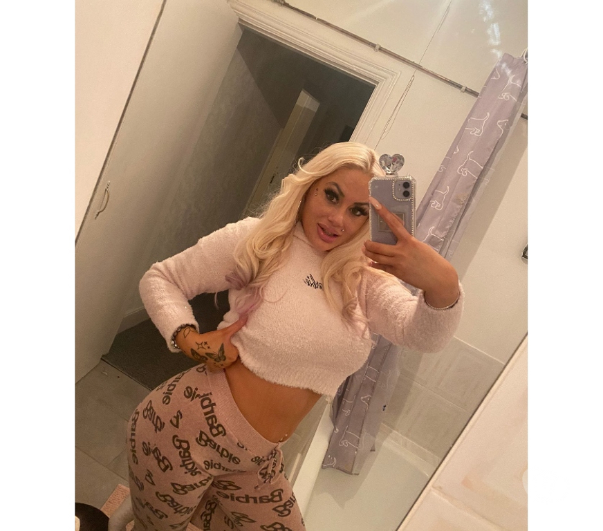 Escorts North West London Canons Park Station - North West London - Photos for HUNGARIAN BADDIE REAL BADNESS 😍 in Harrow 🍑