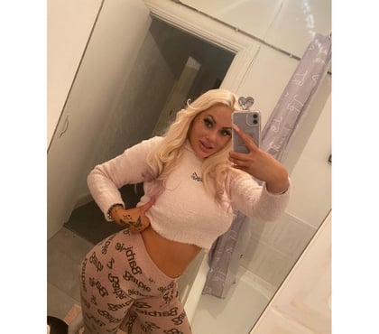Escort Canons Park Station North West London - Photos for HUNGARIAN BADDIE REAL BADNESS 😍 in Harrow 🍑