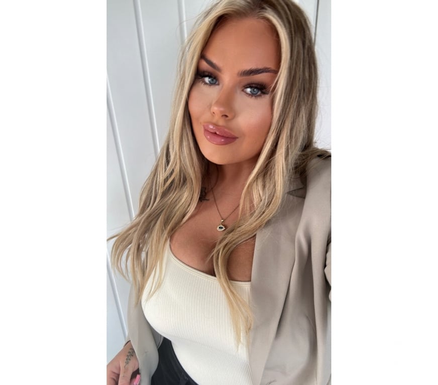 Adult Entertainment South West London Chelsea - South West London - Photos for Classy Blue Eyed BRITISH Blonde! +447466345941