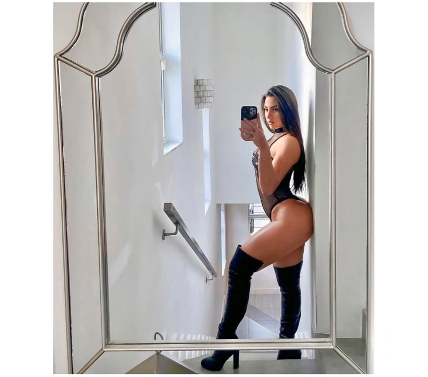 Escorts Hertfordshire Stevenage - Photos for sexy and pretty Bia brazilian party girl 😈🇧🇷