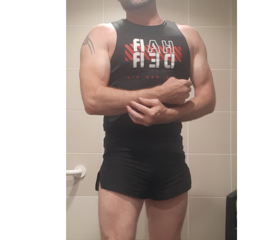 Gay massage Lincolnshire South Kesteven - Photos for Muscle Guy for Mature Men