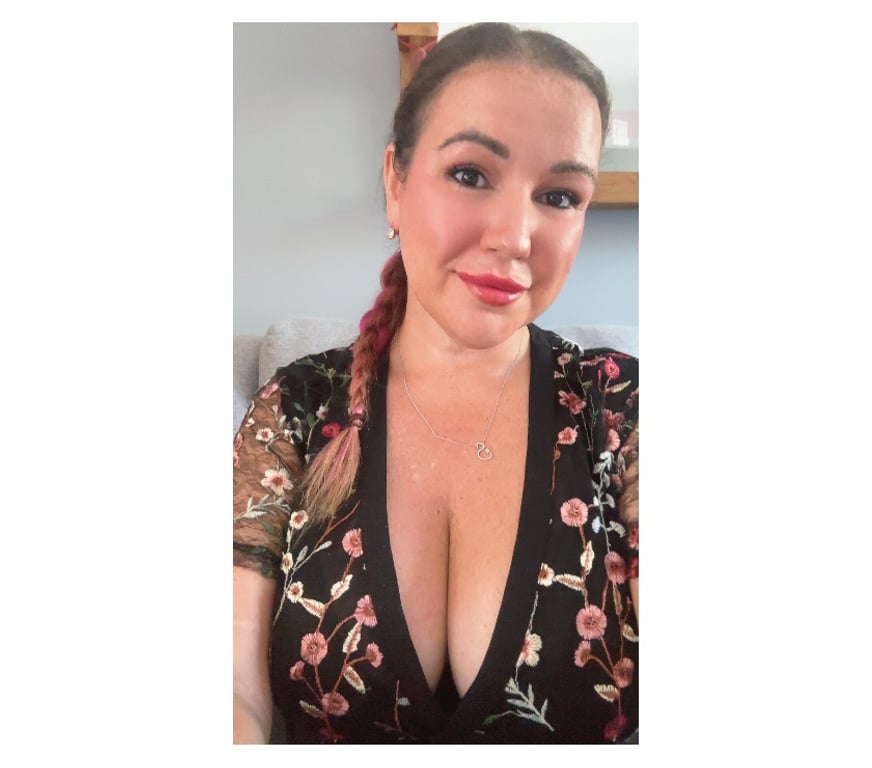 Adult Entertainment Caerphilly - Wales Caerphilly Town Centre - Caerphilly - Photos for VALERIE KINK - TEXTING QUEEN, VIDEO CALLS & MORE!