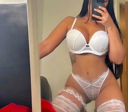 Escorts Woking Town Centre Woking - Photos for Júlia Brasilian