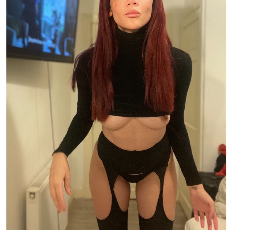 Escorts East London Abbey Road - DLR station - East London - Photos for Classy mature REDHEAD IN Shadwell