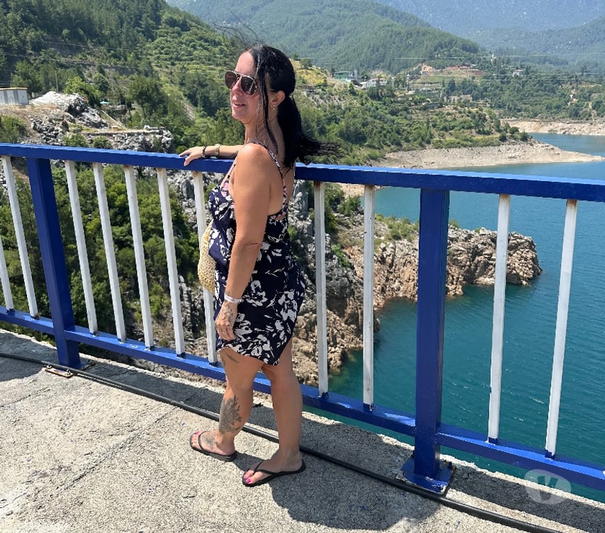 Adult Entertainment Leicestershire Leicester - Photos for Curvy English Lucy