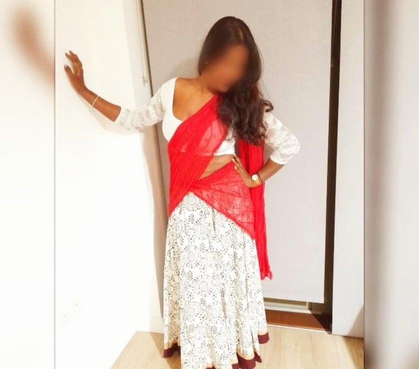 Nivitha Busty Indian Tamil Girl In Leeds