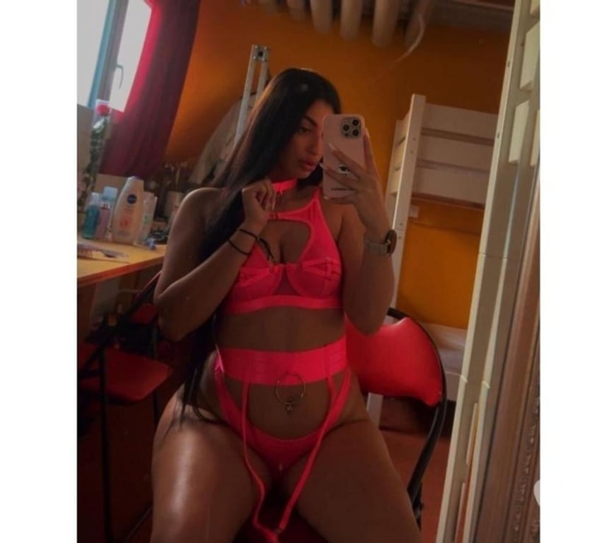 Escorts Lancashire Blackburn with Darwen - Photos for New girls big boobs 💋big bum 🤤 OWO🔞 Kiss