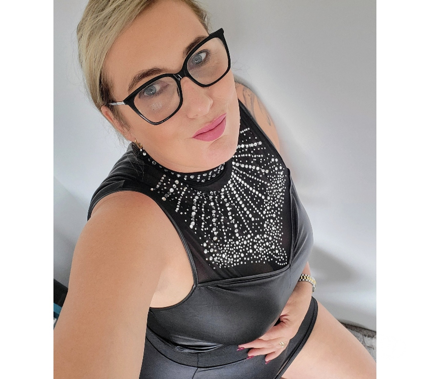 Adult Entertainment Merseyside Liverpool - Photos for Real English milf online only