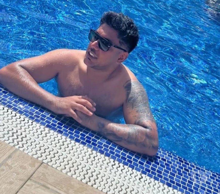 Escorts West Yorkshire Leeds - Photos for Sal 😎 Strong and Sensitive Model