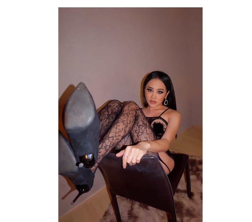 Escorts West London Paddington Station - West London - Photos for Thai TS NANA Model