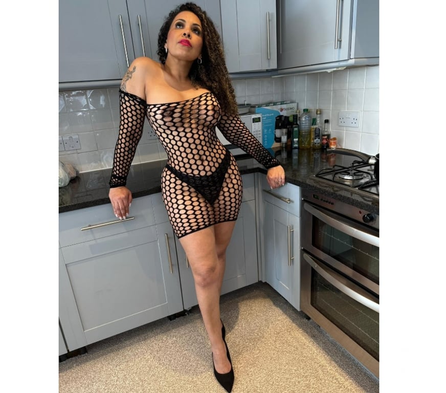 Escorts Surrey Woking - Photos for Your Stunning Amazonian 🇧🇷 Milf New in Woking