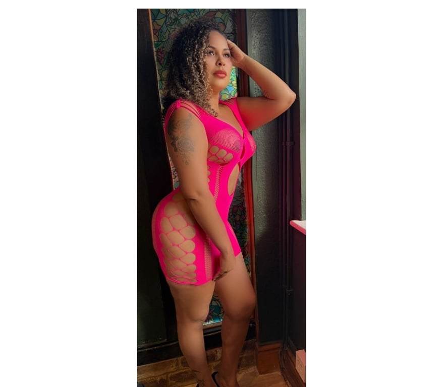 Escorts Surrey Woking - Photos for Your Stunning Amazonian 🇧🇷 Milf New in Woking