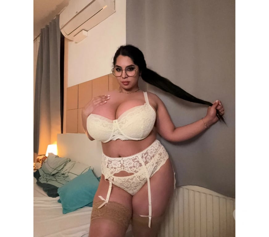 Escorts Hertfordshire Stevenage - Photos for CURVACEOUS BIG BUM AND BOOBS ππππ©· !!πππ₯