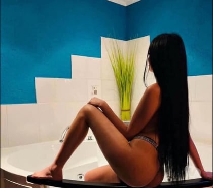 Escorts Barking Station East London - Photos for hello... call me darling