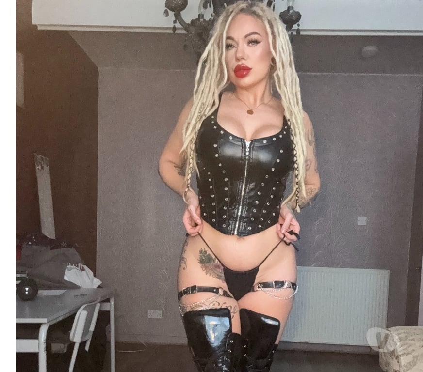 Escorts Edinburgh Edinburgh - Edinburgh - Photos for Independent Scottish Bimbo