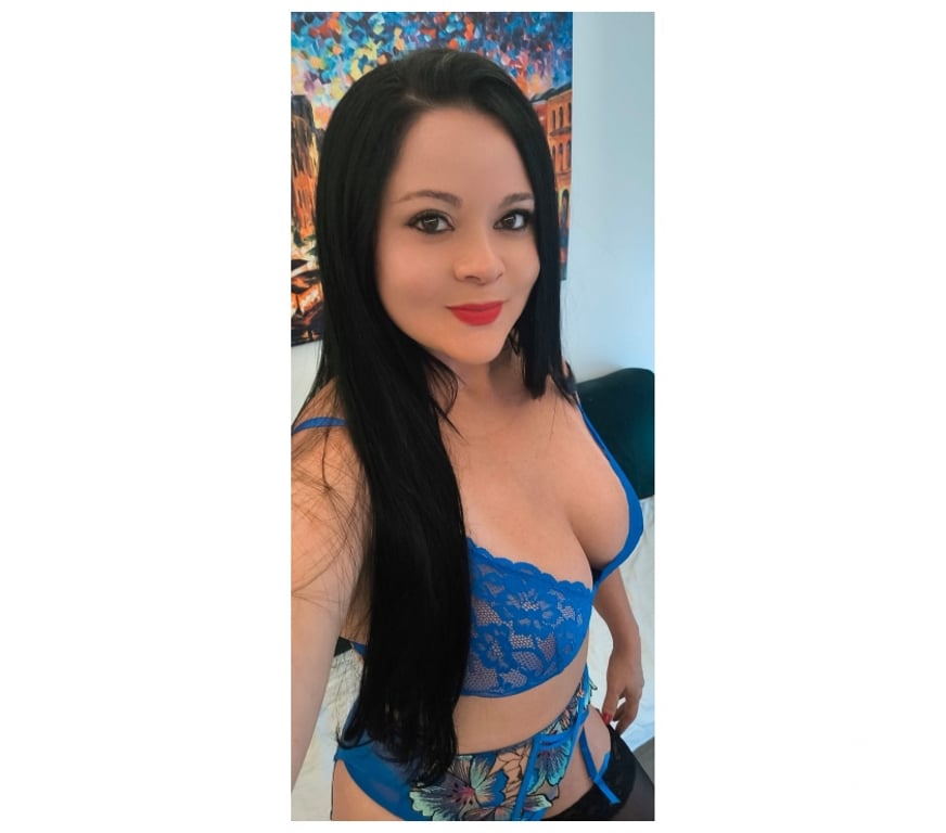 Escorts West London South Ealing Station - West London - Photos for Sexy South Ealing Babe