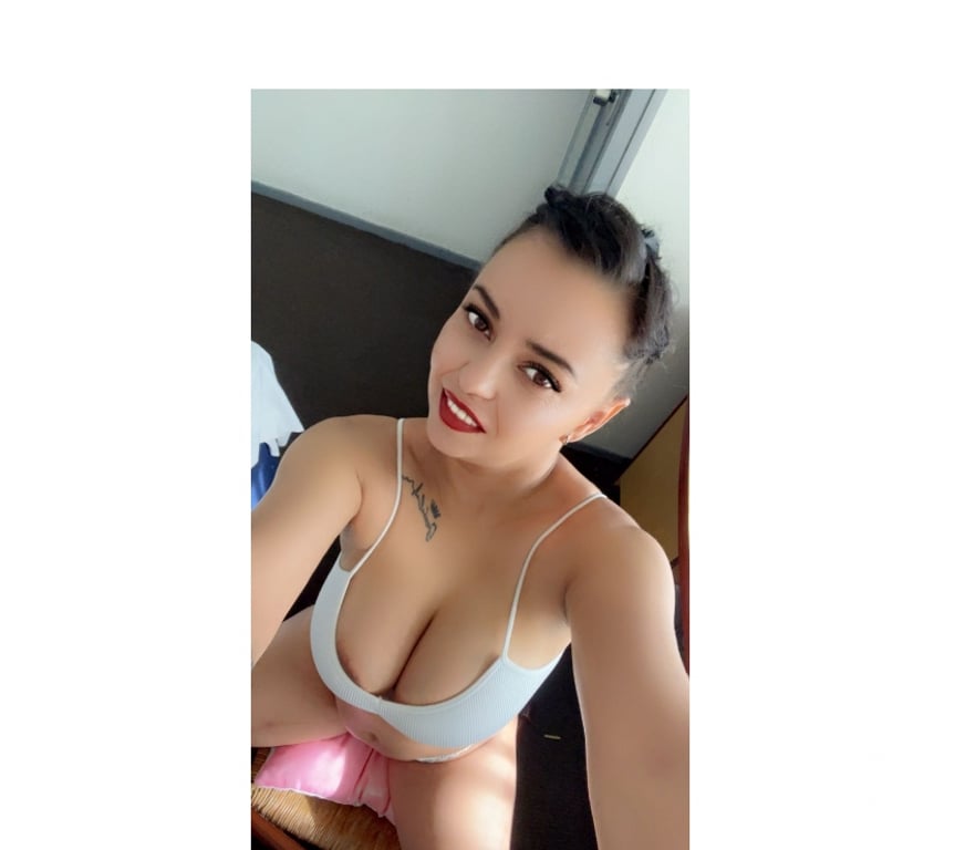 Escorts West Yorkshire Leeds - Photos for 🍑Emma🍑New in Town❤️Party Girl🍑