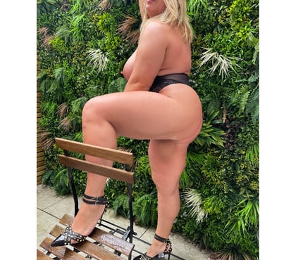  Escorts Canary Wharf Station East London - Photos for Cockholding fantasy experience the ultimate view