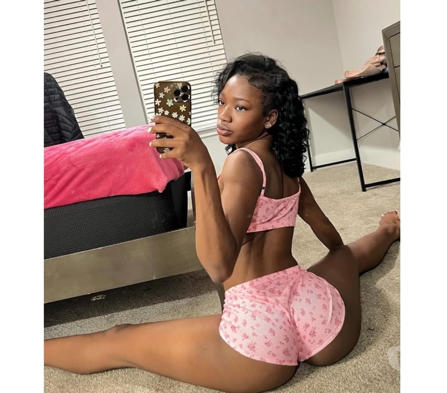 Escorts South West London Fulham Broadway - South West London - Photos for ALANA PARTY GIRL 🌸🌸