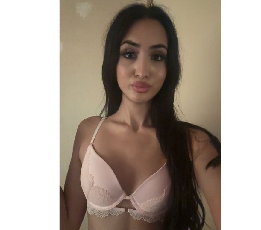 Escorts Central London London Bridge Station - Central London - Photos for Jasmin - 19 ✨ - Fun girl - Outcall Only - 10pm - 6am 😈