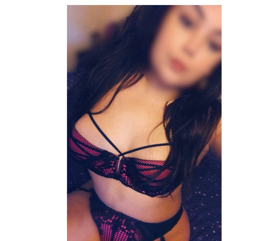 Escorts South West London Richmond upon Thames - Photos for Chloe - 27 yo Party Girl (Outcall Only) - 9pm - 6am 😈