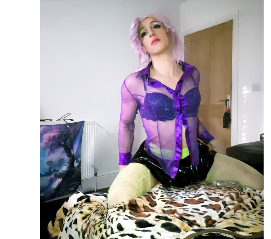Trans Escorts West London Barons Court Station - West London - Photos for POSH BRIT 9XL - ALL CO9".CK NO BRAINS BIMBO FOR BANGSnBANTS