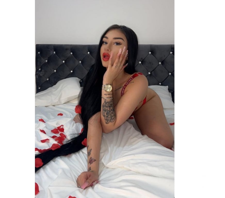 Escorts East London Canary Wharf - East London - Photos for Emma New In Town Italian 21 call and check!!