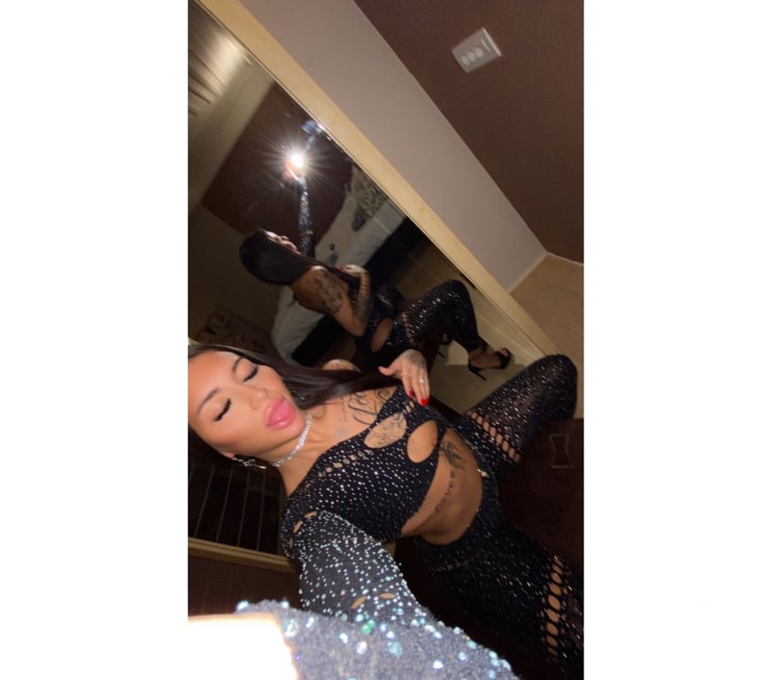 Escorts East London Canary Wharf - East London - Photos for Emma New In Town Italian 21 call and check!!