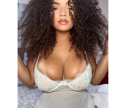 Escorts Hull City Centre Hull - Photos for CURVY GIRL WITH NATURAL BREASTS 🇧🇷