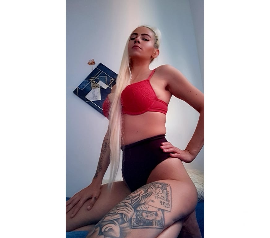 Escorts Buckinghamshire Milton Keynes - Photos for Aryana just outcall party girls