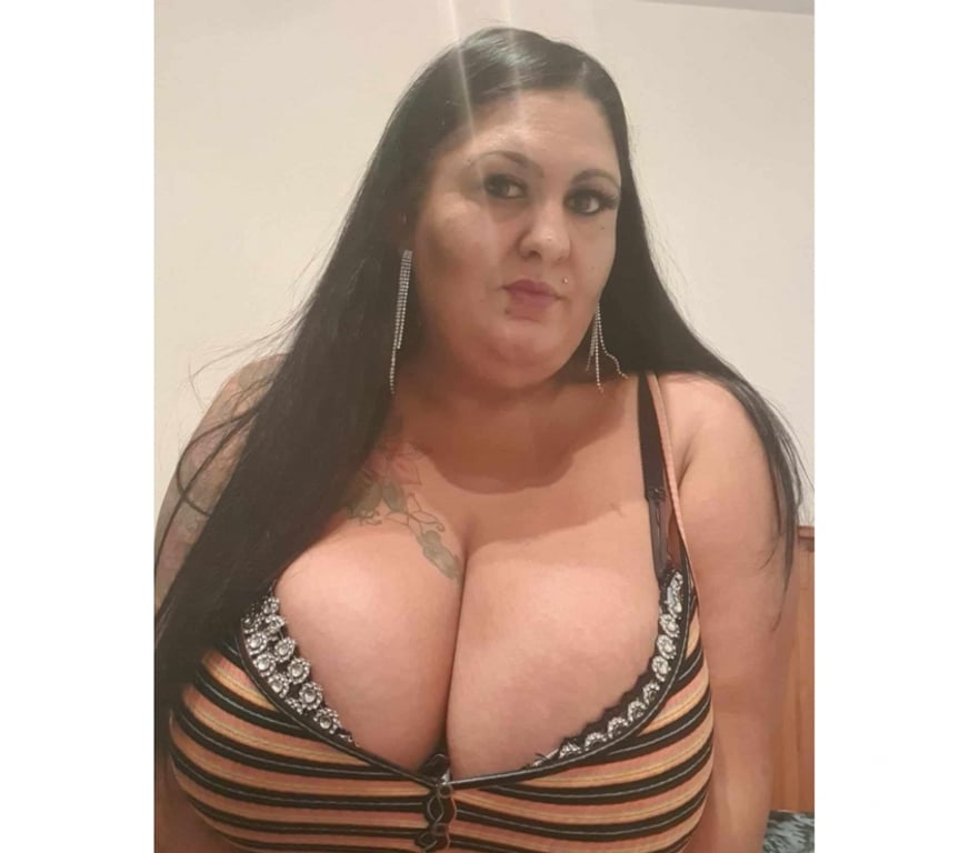 Escorts North West London Hendon - North West London - Photos for Last few days!Biggest boobs back!best sloppy owo!cim!bbw