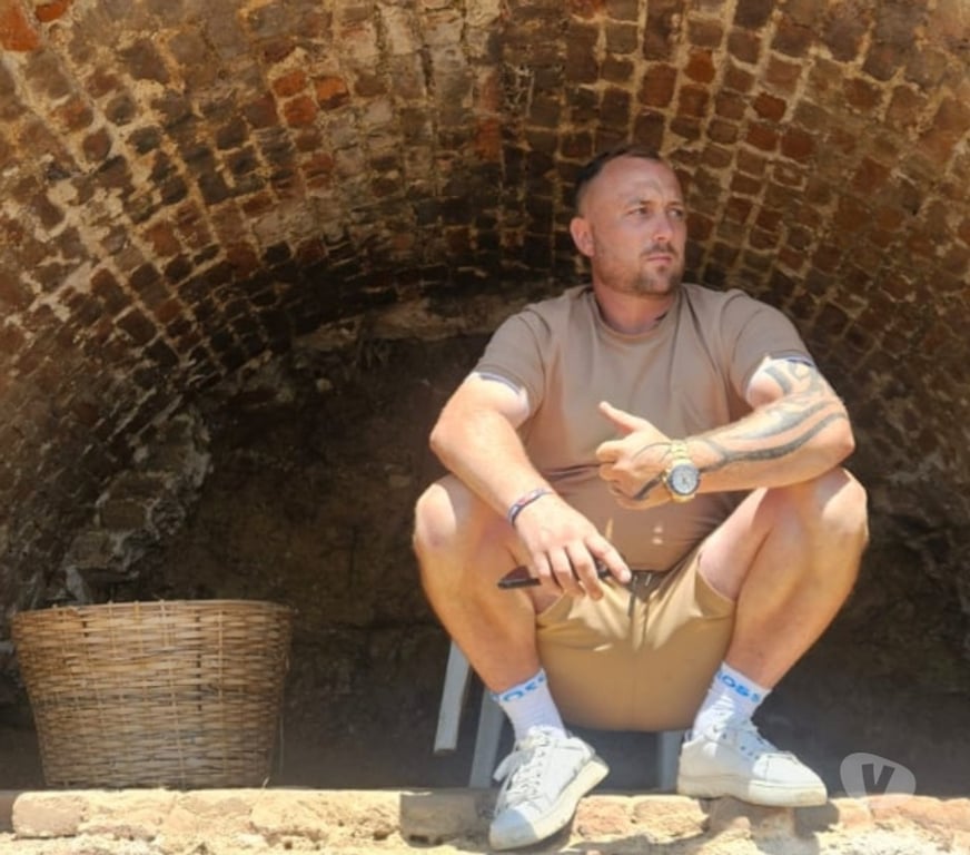 Gay massage Kent Medway - Kent - Photos for ExArmy lad looking for a fun time