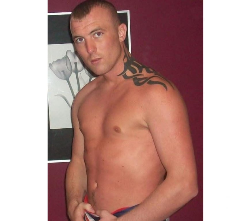Gay massage Kent Medway - Kent - Photos for Ex soldier boy waiting for orders