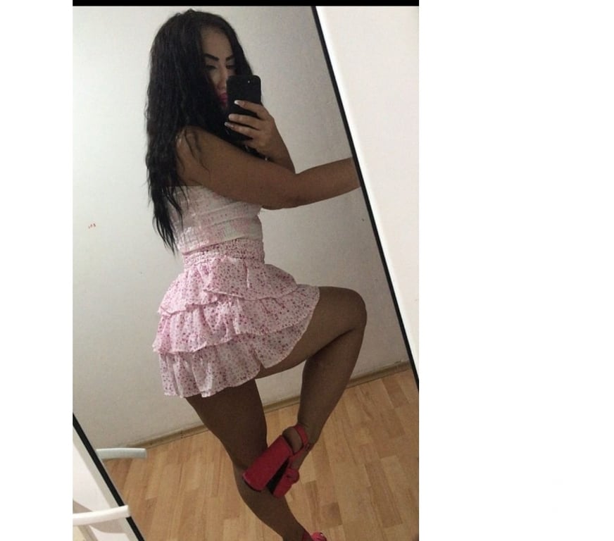 Escorts South West London Putney Bridge Station - South West London - Photos for Jessica new in town !! Party whit me