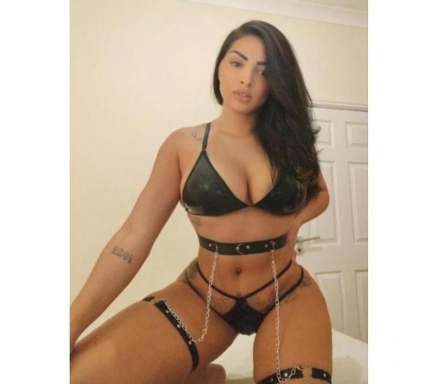 Escorts Derry and Strabane Londonderry - Derry and Strabane - Photos for Hot Brunette Bum❤️New IN YOUR CITY